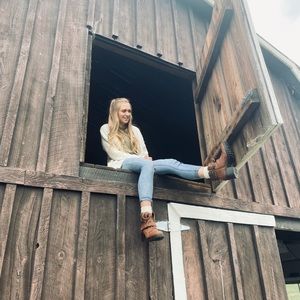 Meet your Posher, Amaya